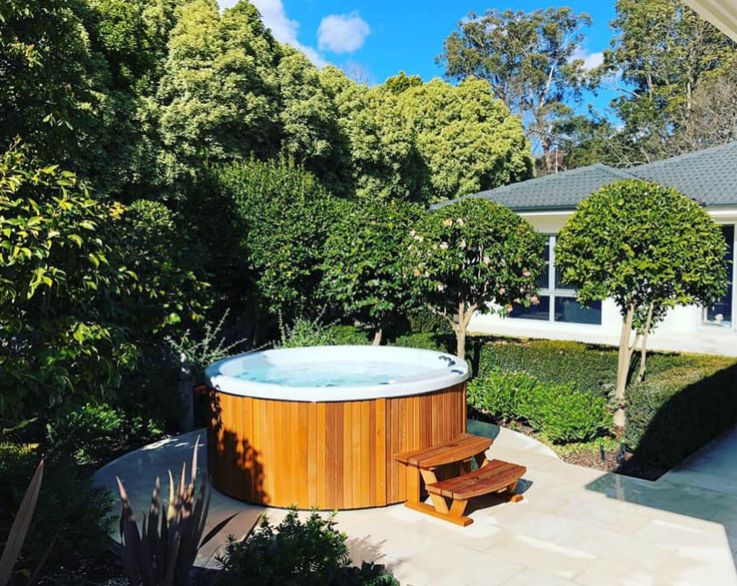 round hot tubs in the UK